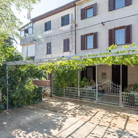 بيت ضيافة Vorfi